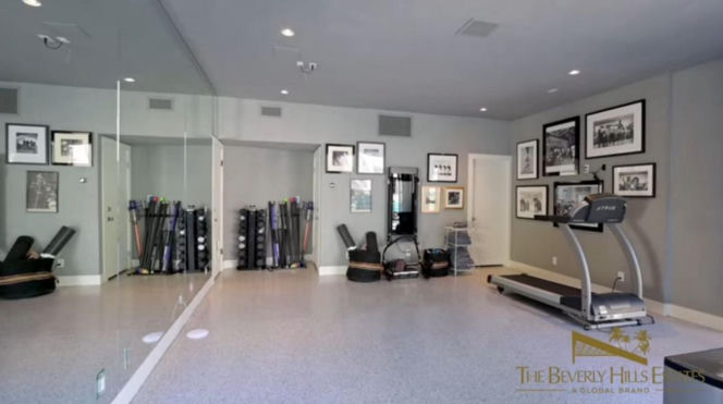 Słynna posiadłość Ozzy'ego Osbourne'a trafiła na sprzedaż! Gwiazdorski luksus za KOLOSALNĄ sumę!