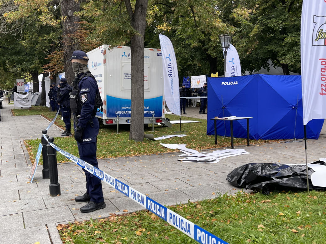 Samobójstwo w białym miasteczku
