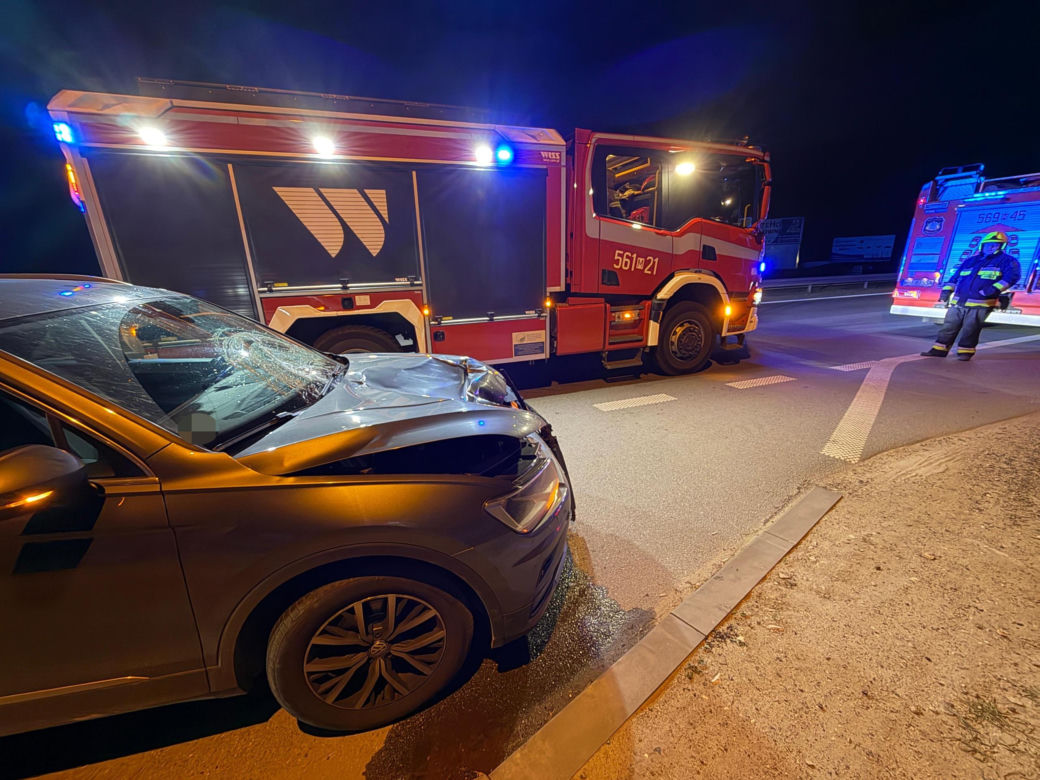 Dramat pod Warszawą. Autem wbił się w pieszego