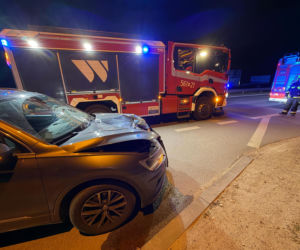 Dramat pod Warszawą. Autem wbił się w pieszego
