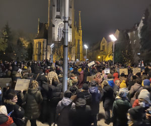 Na ulicach Katowic pojawiły się tłumy. Protestujący szli pod hasłem: Ani jednej więcej [ZDJĘCIA]
