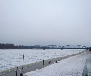 W Toruniu zamarzła Wisła