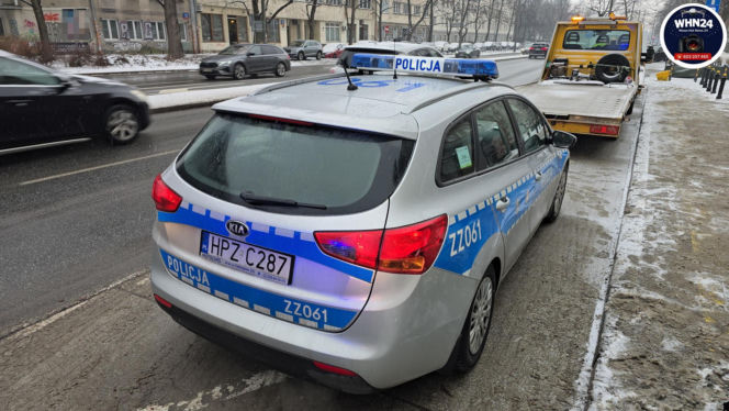 Znany aktor świadkiem kraksy w al. Niepodległości. BMW roztrzaskało zaparkowane auta