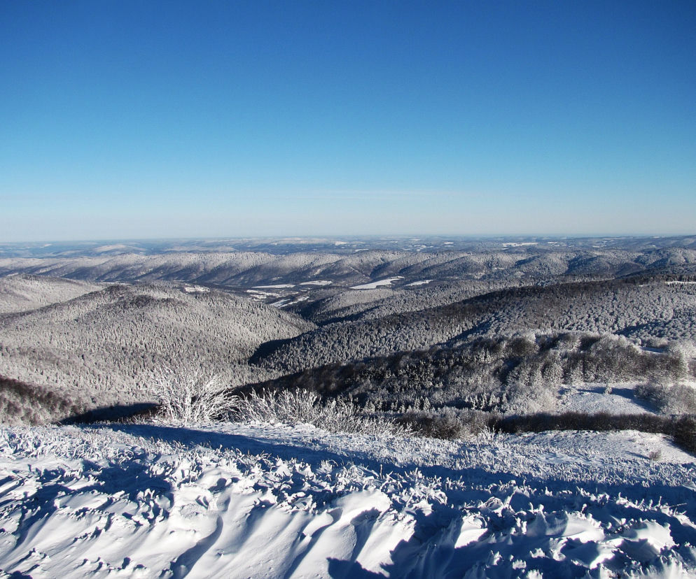 Bieszczady: Szlaki są przetarte. W niektórych miejscach nadal sporo śniegu. 