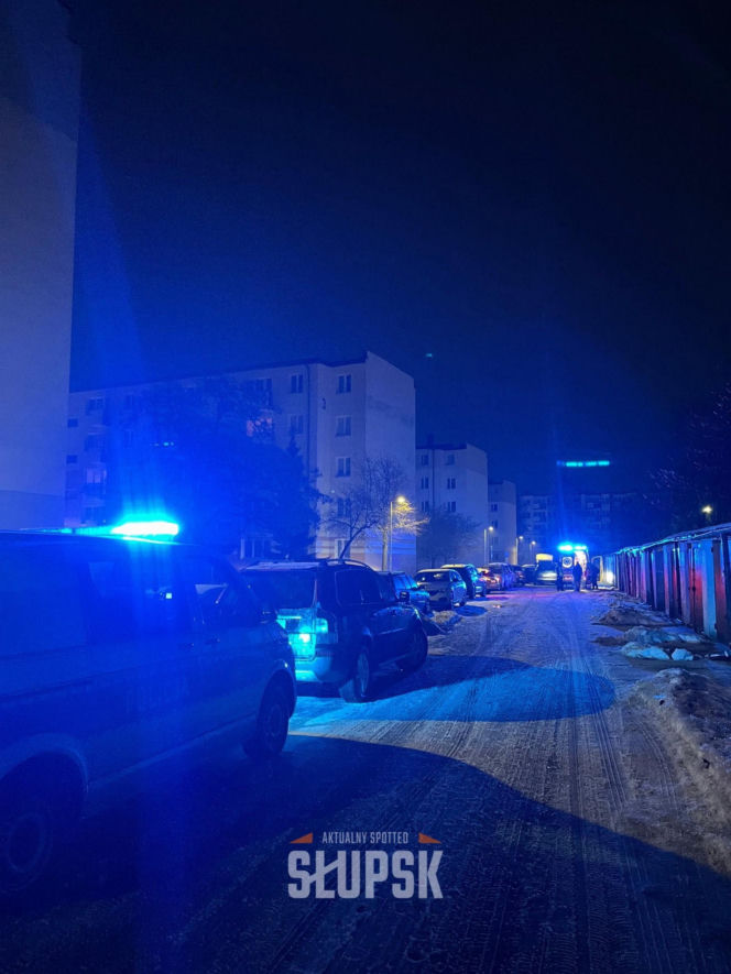 Dwa dni przed tragedią pozowali razem do zdjęcia. Dziś w mieszkaniu przy Bałtyckiej 3 nadal pracują śledczy