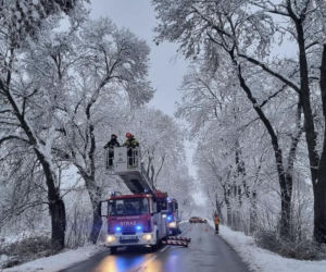 Uszkodzone dachy i ludzie odcięci od prądu. Najtrudniejsza sytuacja na Podkarpaciu