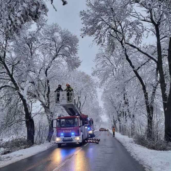 Uszkodzone dachy i ludzie odcięci od prądu. Najtrudniejsza sytuacja na Podkarpaciu