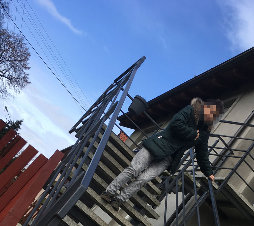 Ustrzelił żonę z kuszy, bo dostała kwiaty
