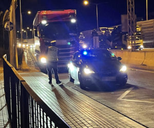 Pijany jak bela zajeżdżał innym drogę wielką ciężarówką. Ledwo stał na nogach   Dzięki