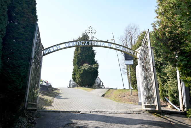 Morze kwiatów. Tak wygląda grób pilotki Jagody Gancarek tydzień po pogrzebie