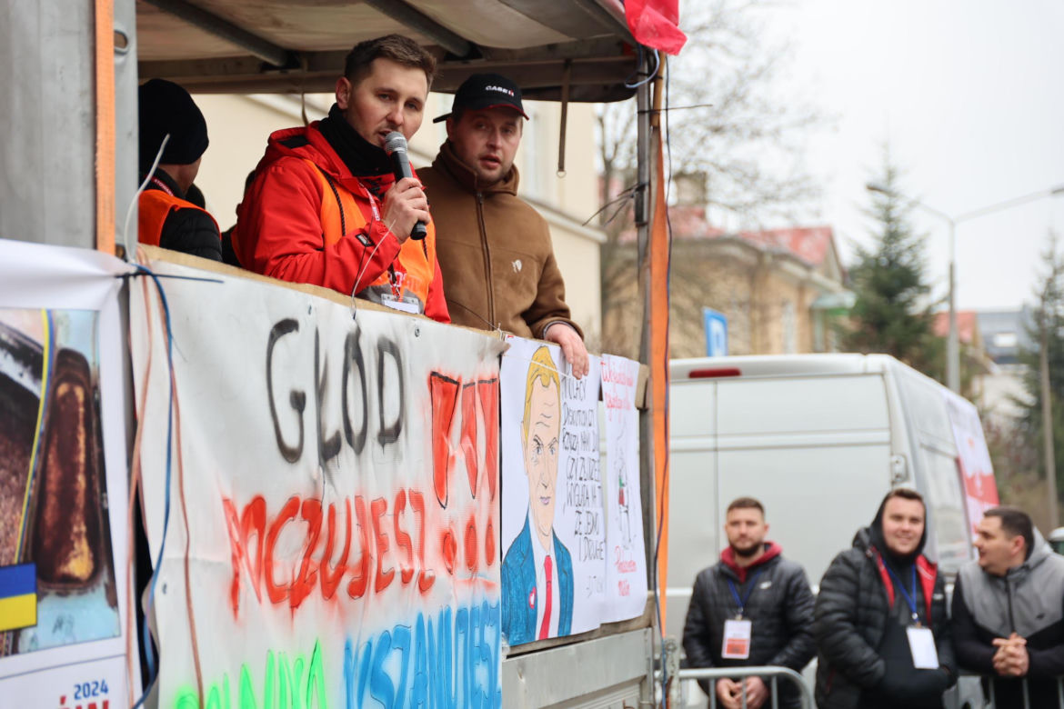 Protest rolników 20 marca przed Lubelskim Urzędem Wojewódzkim w Lublinie
