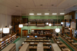 Wielki wybuch, książki w walizkach i siedziba komitetu, czyli jak powstała Biblioteka Uniwersytetu Opolskiego