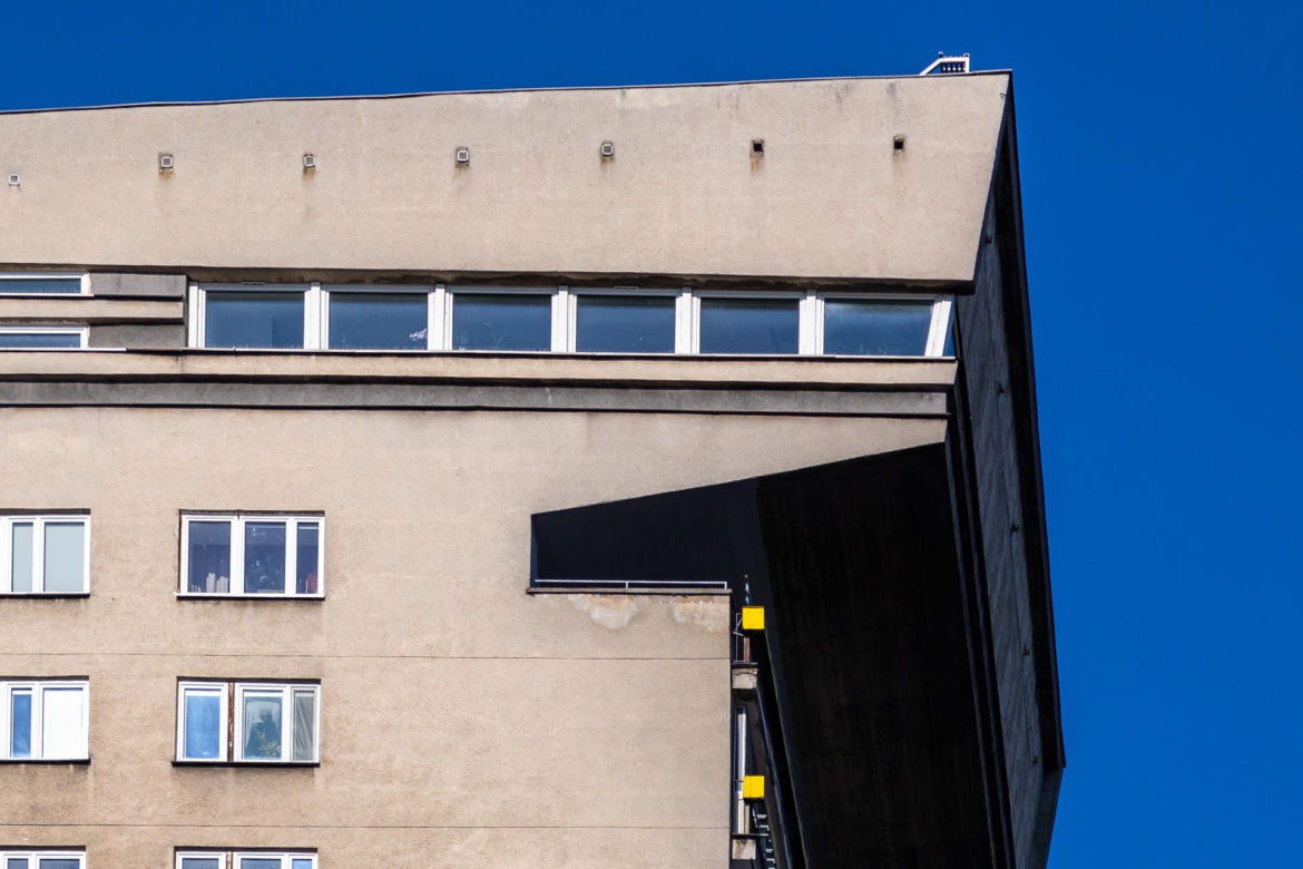 Młotek na Smolnej 8 w Warszawie. Zobacz zdjęcia symbolu luksusowych mieszkań w PRL-u
