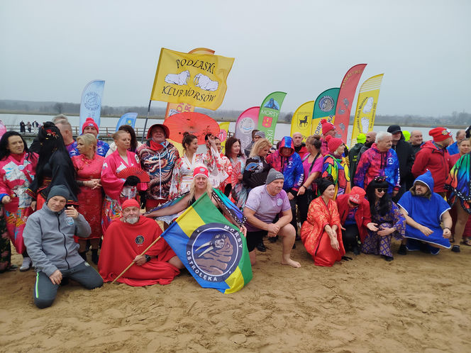 Mazowieckie Morsy otworzyły sezon morsowania 2025/2026 nad zalewem w Siedlcach