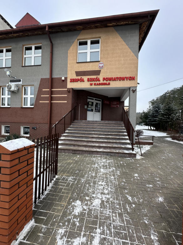 Zmyli ślady krwi po makabrze w szkole. Uczniowie zostali zwolnieni z lekcji
