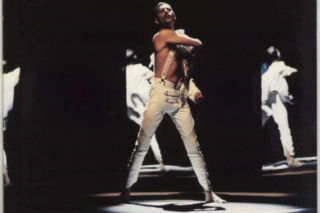 To najbardziej znany solowy utwór Freddiego Mercury’ego. “Living On My Own” to klasyk do dziś!