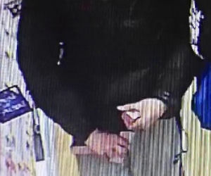 Gliwice: Ukradli perfumy w CH Forum. Rozpoznajesz ich? Daj znać policji [ZDJĘCIA]