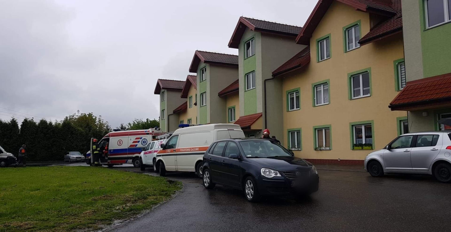 Bochnia: Mężczyzna zabarykadował się w bloku i grozi jego wysadzeniem