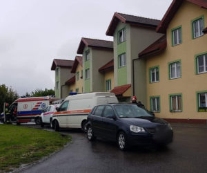 Bochnia: Mężczyzna zabarykadował się w bloku i grozi jego wysadzeniem