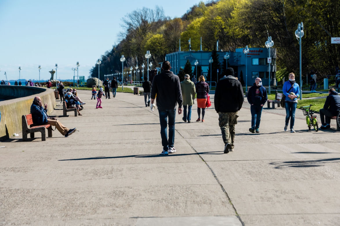 Gdynia: Tłumy na bulwarze. Powrócą zakazy?