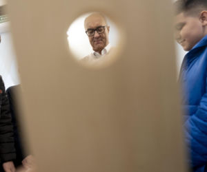 Włodzimierz Czarzasty robi budki dla ptaków Sejm/Piotr Tracz