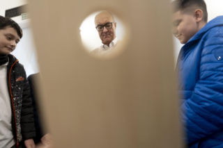 Włodzimierz Czarzasty robi budki dla ptaków Sejm/Piotr Tracz