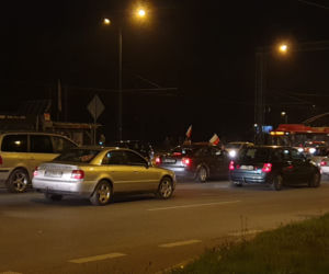 Kierowcy wyjechali spod Areny Lublin w kierunku ronda Dmowskiego m.in. blokując ulicę Lubomelską