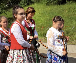 Górniak niosła różaniec