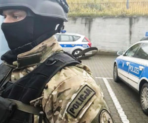 Lubuskie. Aż dwa busy antyterrorystów konwojowały zatrzymanego groźnego  gangstera