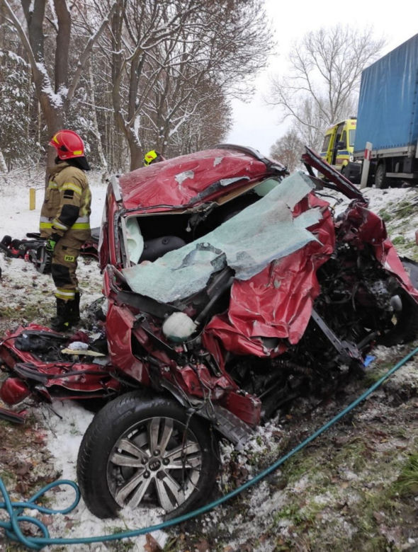 Tragiczny wypadek pod Żarami. Zginęło małżeństwo i malutka córeczka