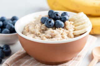 Do owsianki nie dodaję mleka czy jogurtu. Zastąpiłam je tym pysznym włoskim serkiem  