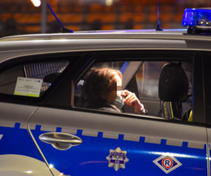 Naćpany pirat roztrzaskał mercedesa w pościgu. W środku znana modelka