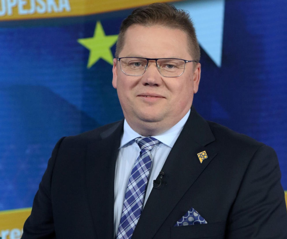 Sławomir Ćwik w garniturze i okularach. O nowym wiceministrze klimatu i środowiska przeczytasz na SE Polityka.