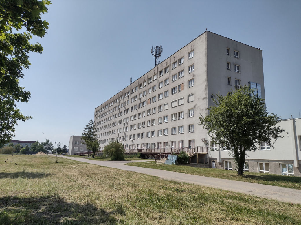 Ciechanów. Pacjenci skaczą z okien szpitala, nie żyje siedem osób. Dyrektor: To incydenty