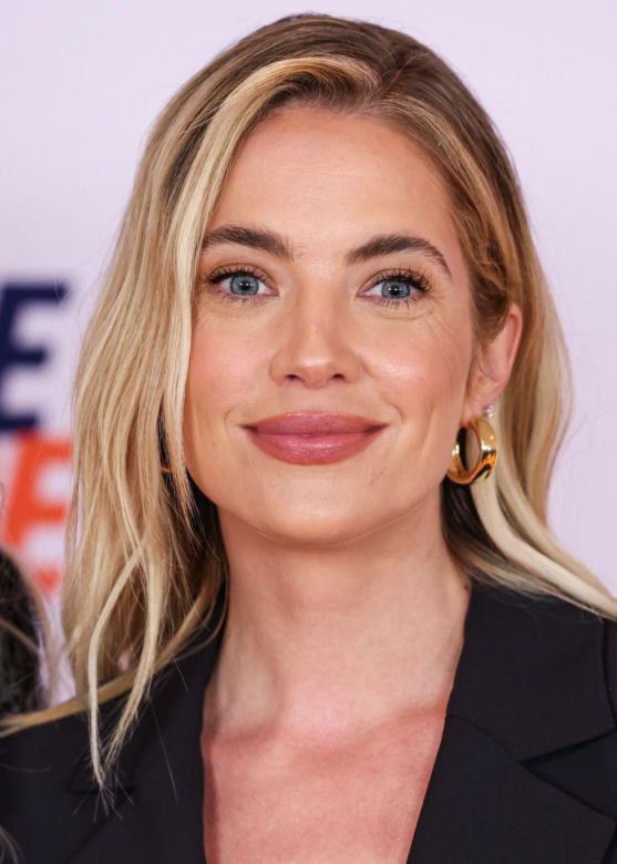 Ashley Benson jako Hanna