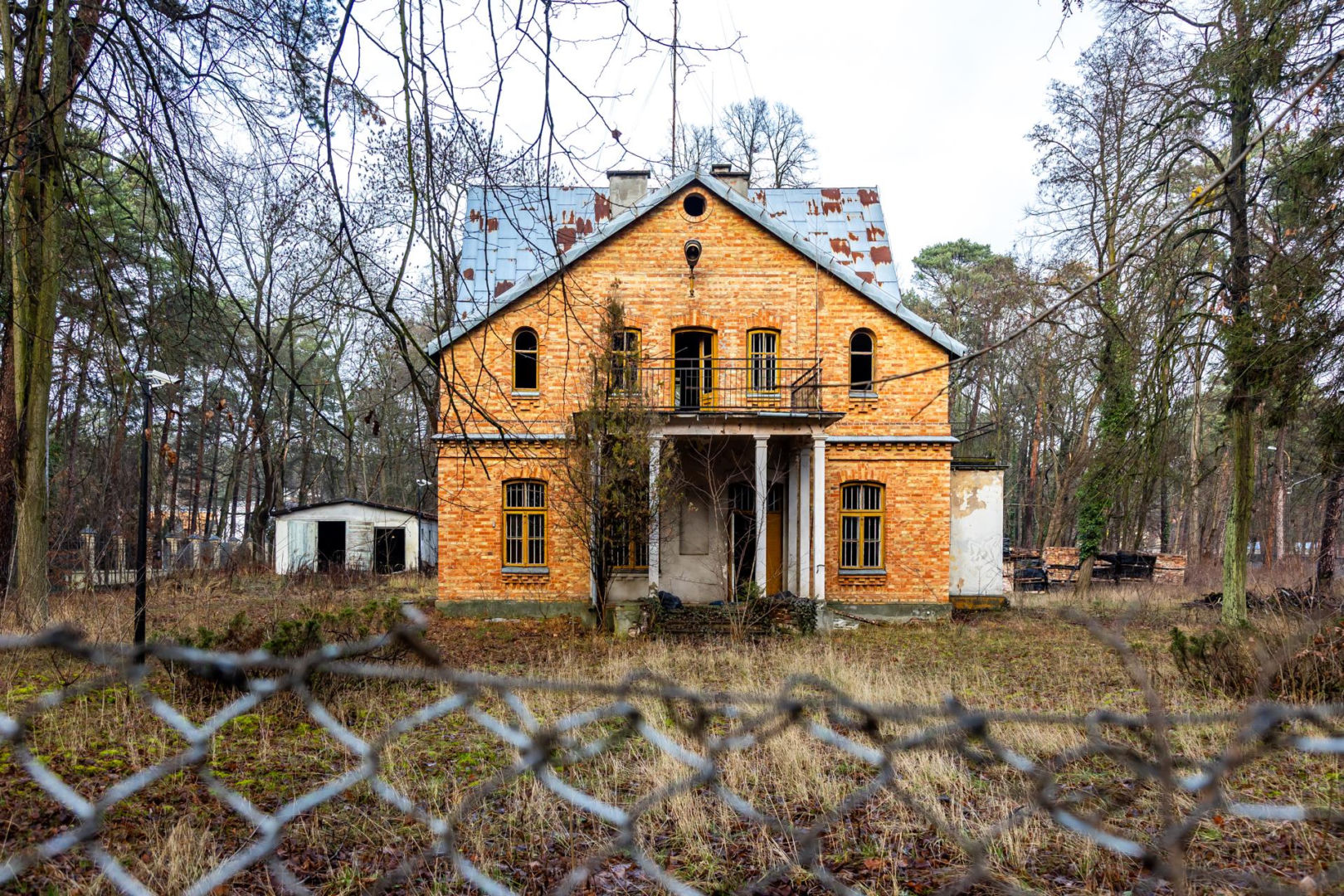 Opuszczona willa w Konstancinie