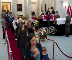 Trumny Lacha Kaczynskiego i Marii Kaczyńskiej zostały zmienione