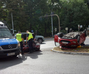 WYPADEK SAMOCHODOWY