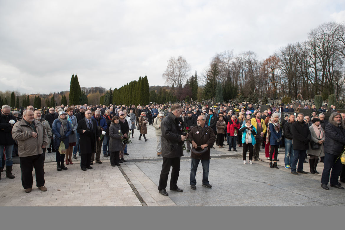 Pogrzeb Piotra Szczęsnego, który podpalił się pod Pałacem Kultury w Warszawie