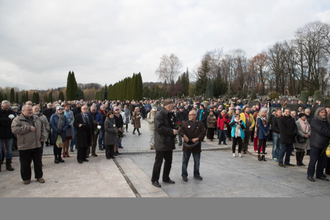 Pogrzeb Piotra Szczęsnego, który podpalił się pod Pałacem Kultury w Warszawie