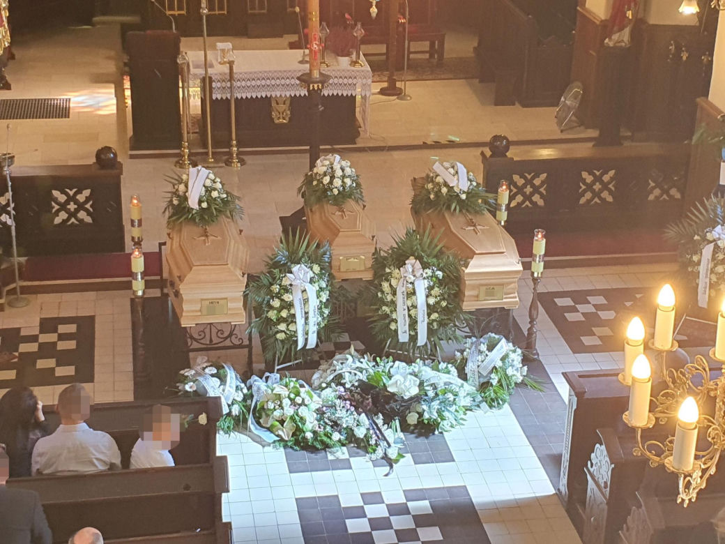 Rodzina zginęła wracając z wakacji. Rozdzierający serce pogrzeb Esterki, Artura i Łucji