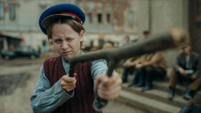 W roli głównej Jakub Gierszał, w obsadzie m.in. Aidan Gillen, Paul Freeman, Julia Pietrucha, Wojciech Mecwaldowski, Anna Próchniak, Mateusz Kościukiewicz, Antoni Pawlicki oraz Tomasz Kot.