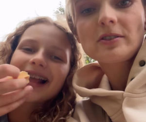 M jak miłość. Weronika (Ewelina Kudeń-Nowosielska), Pola (Hania Nowosielska) na planie