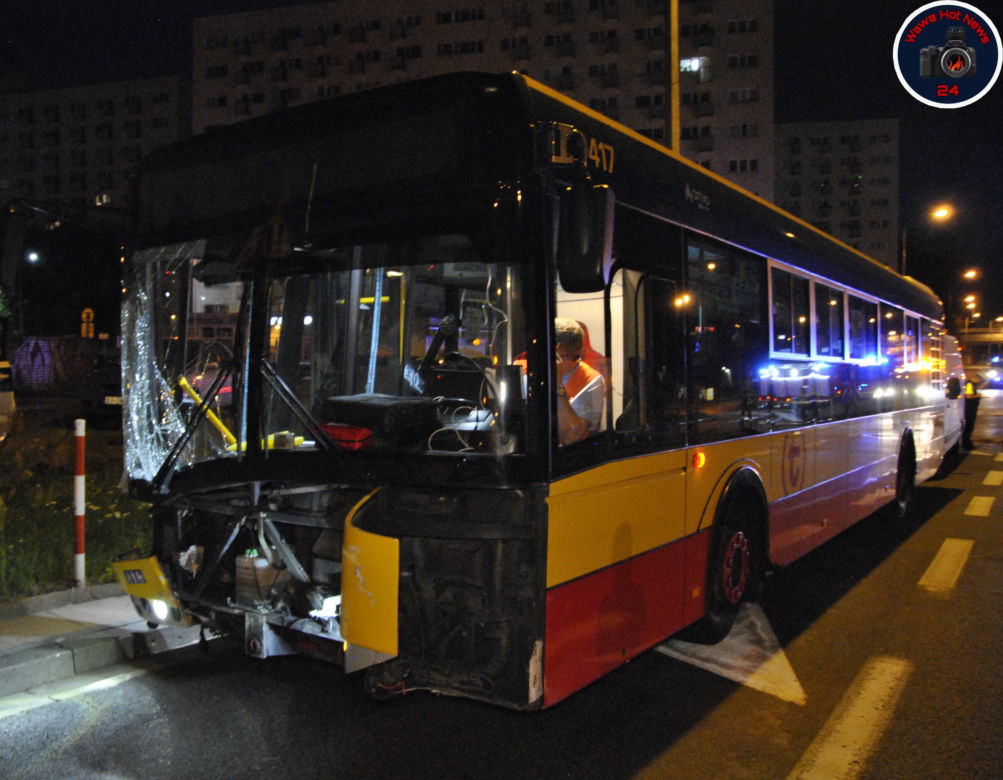 Kolejna kolizja Arrivy! Z auta wypadł silnik