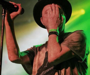 Polski gwiazdor rocka trafił do szpitala. Szokujące doniesienia!