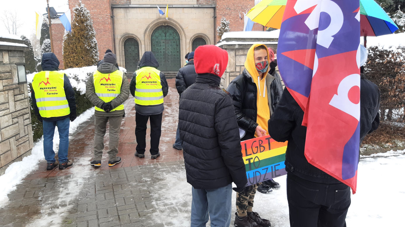 „LGBT to ludzie" - uliczny protest w Tarnowie