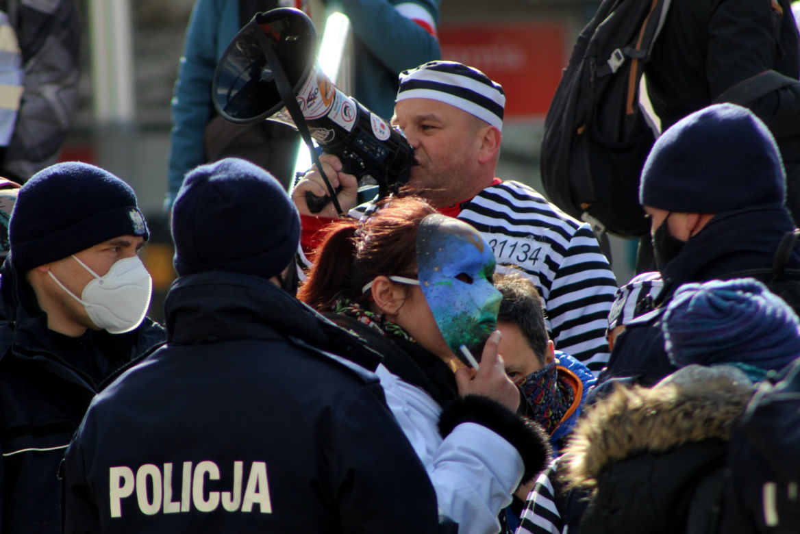 Marsz o wolność w Katowicach. Tak wyglądał liczny protest antycovidowców 