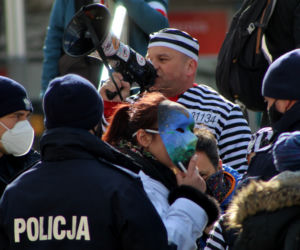 Marsz o wolność w Katowicach. Tak wyglądał liczny protest antycovidowców 