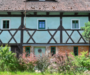 W Wyszkowie spaceruje się szpalerem domów przysłupowych
