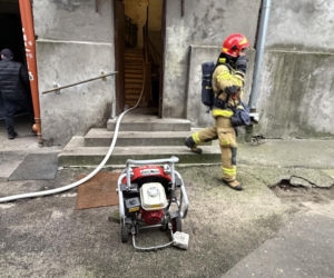 Tragiczny pożar na Pradze-Północ. Zwęglone zwłoki w mieszkaniu. Dwie osoby ranne w tym dziecko